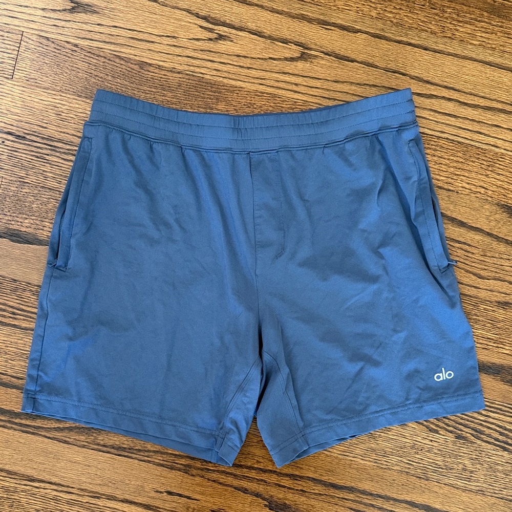 B17 ALO Yoga Men's Medium Steel Blue Athletic Shorts